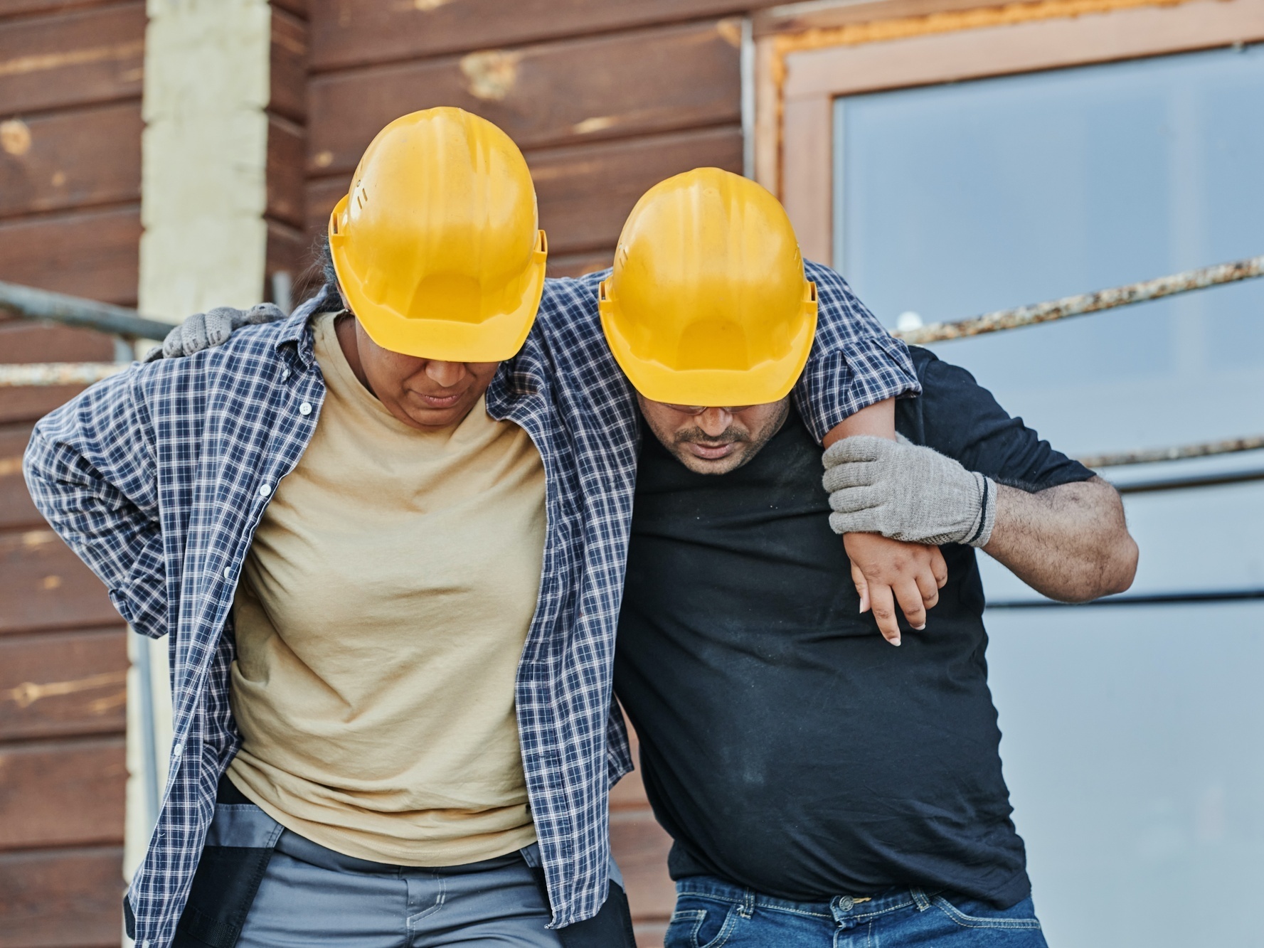 Der eine hilft dem anderen Der eine hilft dem anderen