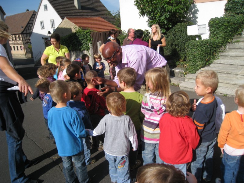 Geburtstag von Pfarrer Zacharias Nitunga 003_internet.jpg