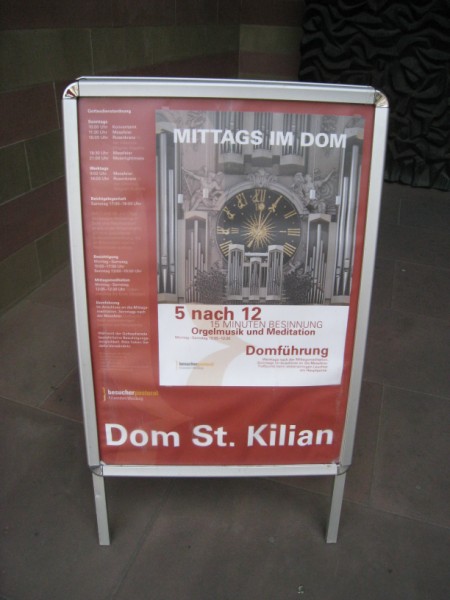 Beginn der Mittagsmeditation im Dom 002_internet.jpg