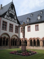 Ausflug der Gebetsgemeinschaft Adoramus nach Aschaffenburg 029_internet.jpg