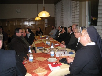 Treffen der Ordensoberen mit der Dekanatsleitung Wuerzburg Stadt 006_internet.jpg