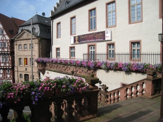 Ausflug der Gebetsgemeinschaft Adoramus nach Aschaffenburg 028_internet.jpg